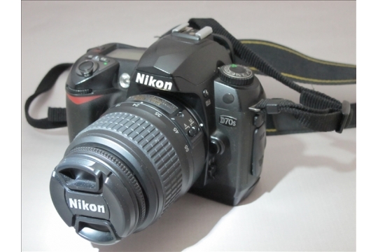 Nikon D70S + 18-55mm Kit Lens